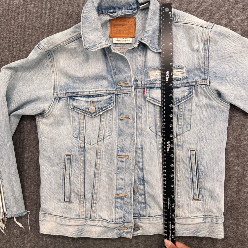 Levi's Premium Distressed Light Wash Denim Trucker Jacket Zipper Cuffs Small - Picture 11 of 12